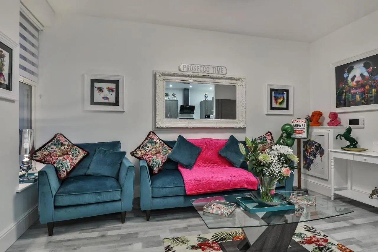 סקארבורו Tudor House Holidays - The Monroe For 2 People 0*,  בריטניה